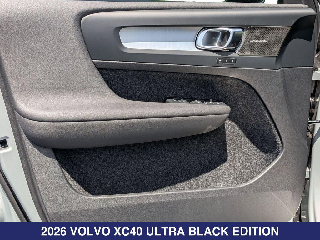 2026 Volvo XC40 BLACK EDITION ULTRA, B5 AWD GAS (MILD HYBRID) 缩略图 11