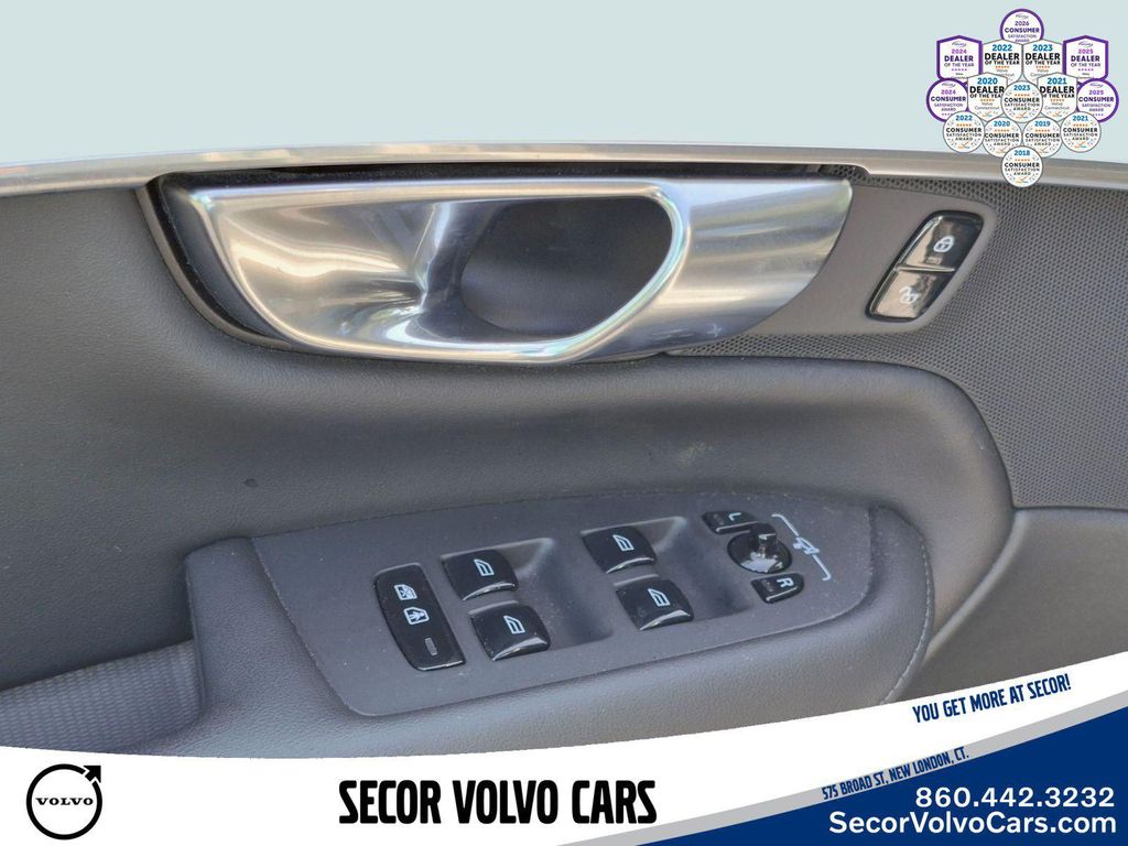 2025 Volvo XC90 PLUG-IN HYBRID PLUS — фото 12