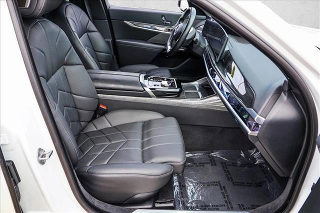 2024 BMW I7 EDRIVE50 — миниатюра 28
