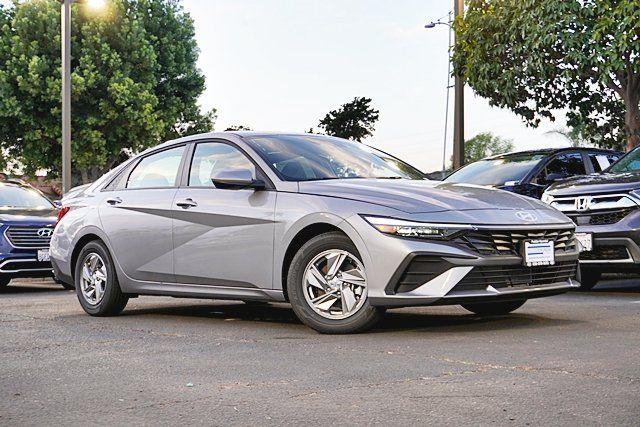 New 2026 Hyundai ELANTRA SE