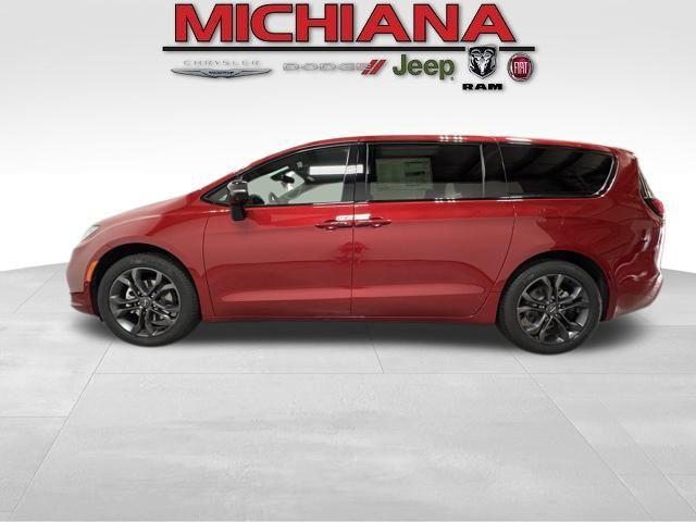 New 2026 Chrysler Pacifica Select