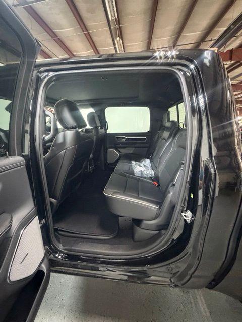 صورة مصغرة 27 لـ 2026 RAM 1500 LARAMIE