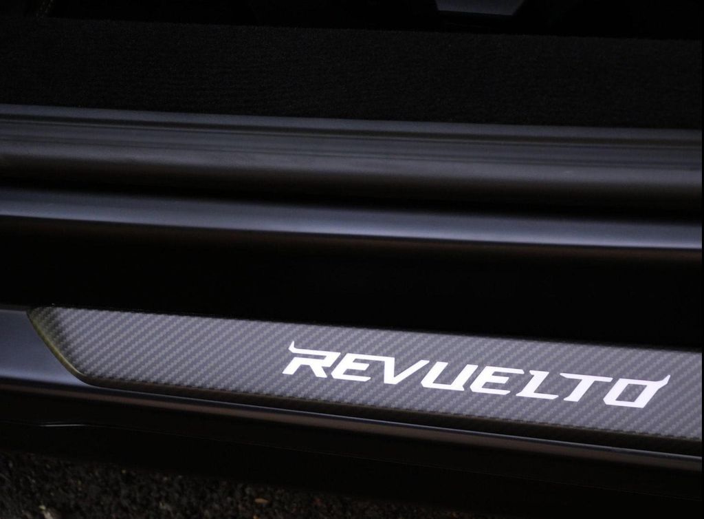 2025 Lamborghini REVUELTO — миниатюра 29