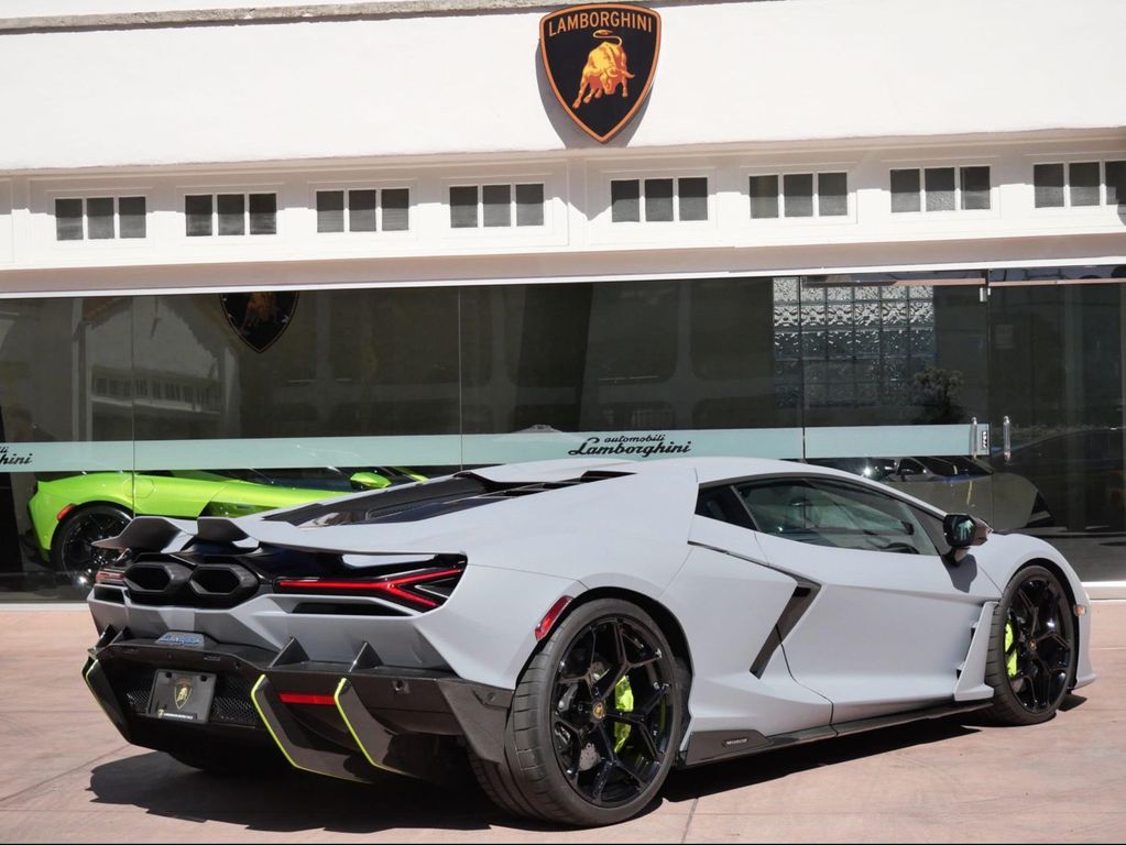 2025 Lamborghini REVUELTO photo 5