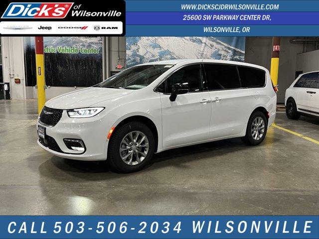New 2026 Chrysler Pacifica Select
