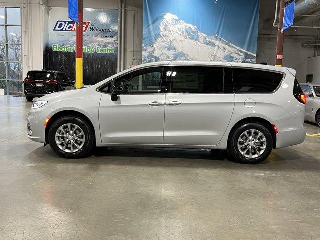 New 2026 Chrysler Pacifica Select