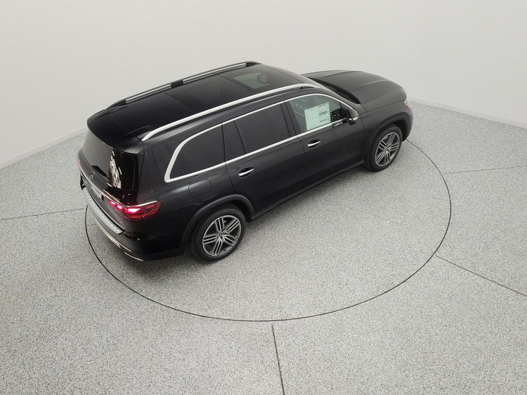 2026 Mercedes-BENZ GLS — миниатюра 13