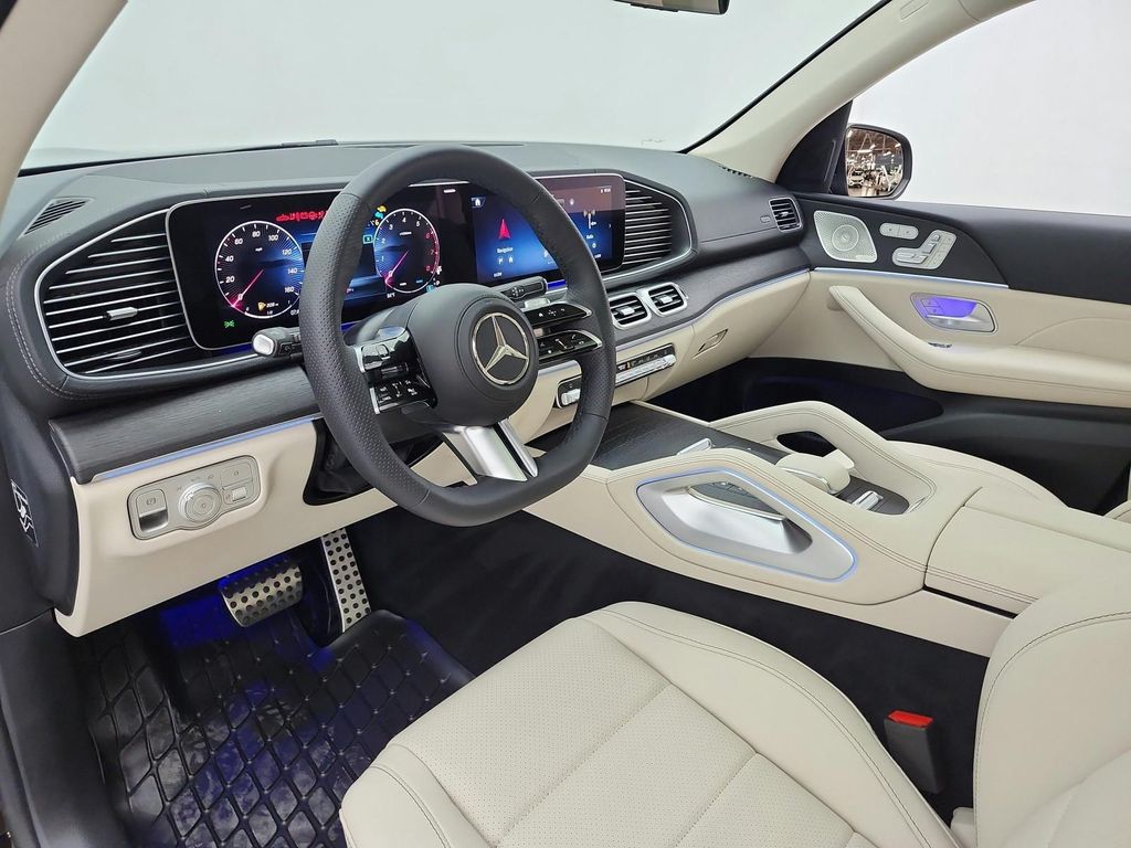 2026 Mercedes-BENZ GLS — миниатюра 10