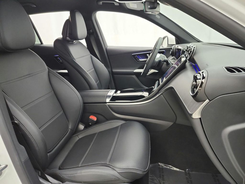 2026 Mercedes-BENZ GLC — миниатюра 18