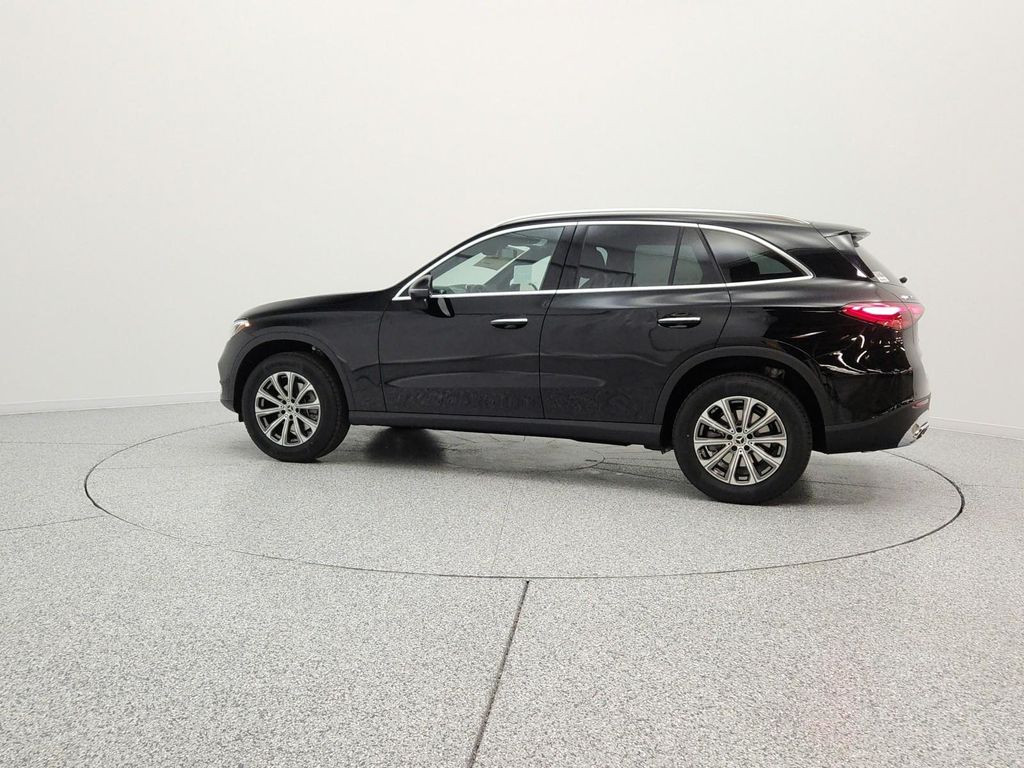 2026 Mercedes-BENZ GLC photo 8
