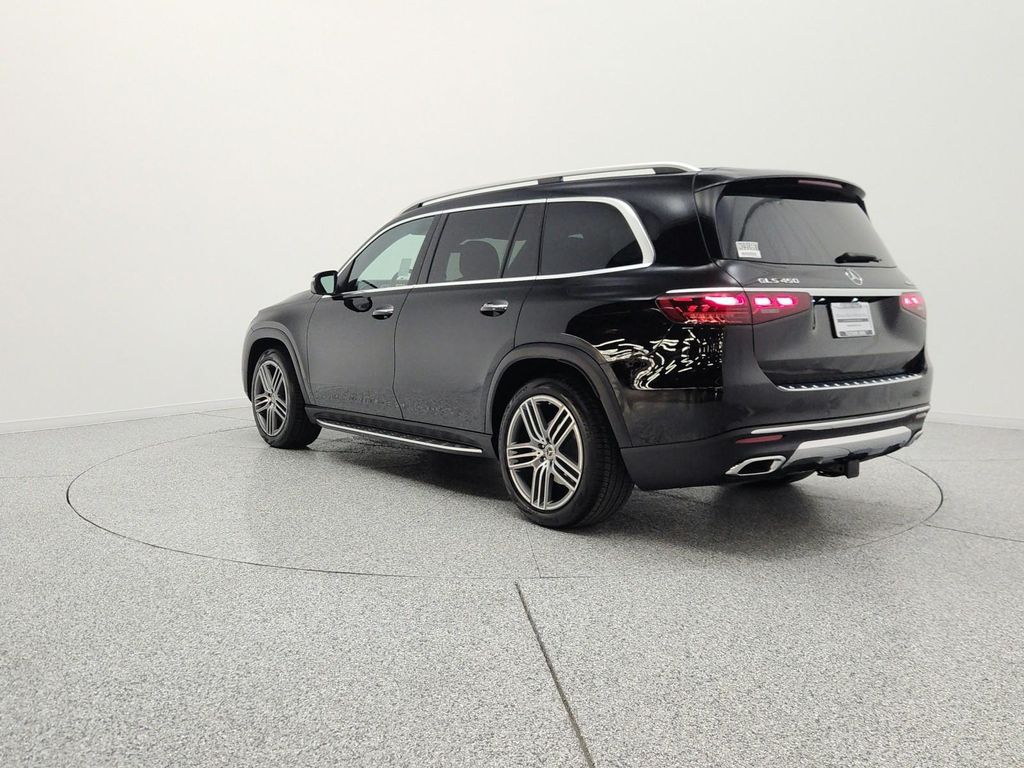 2026 Mercedes-BENZ GLS photo 7