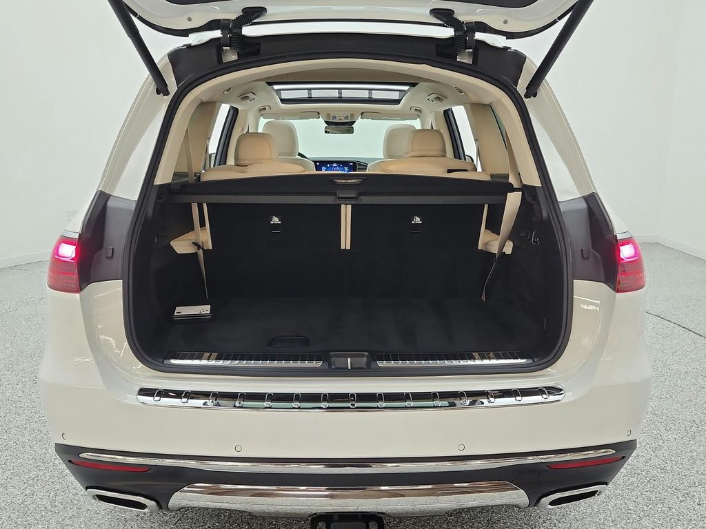 2026 Mercedes-BENZ GLS — миниатюра 18