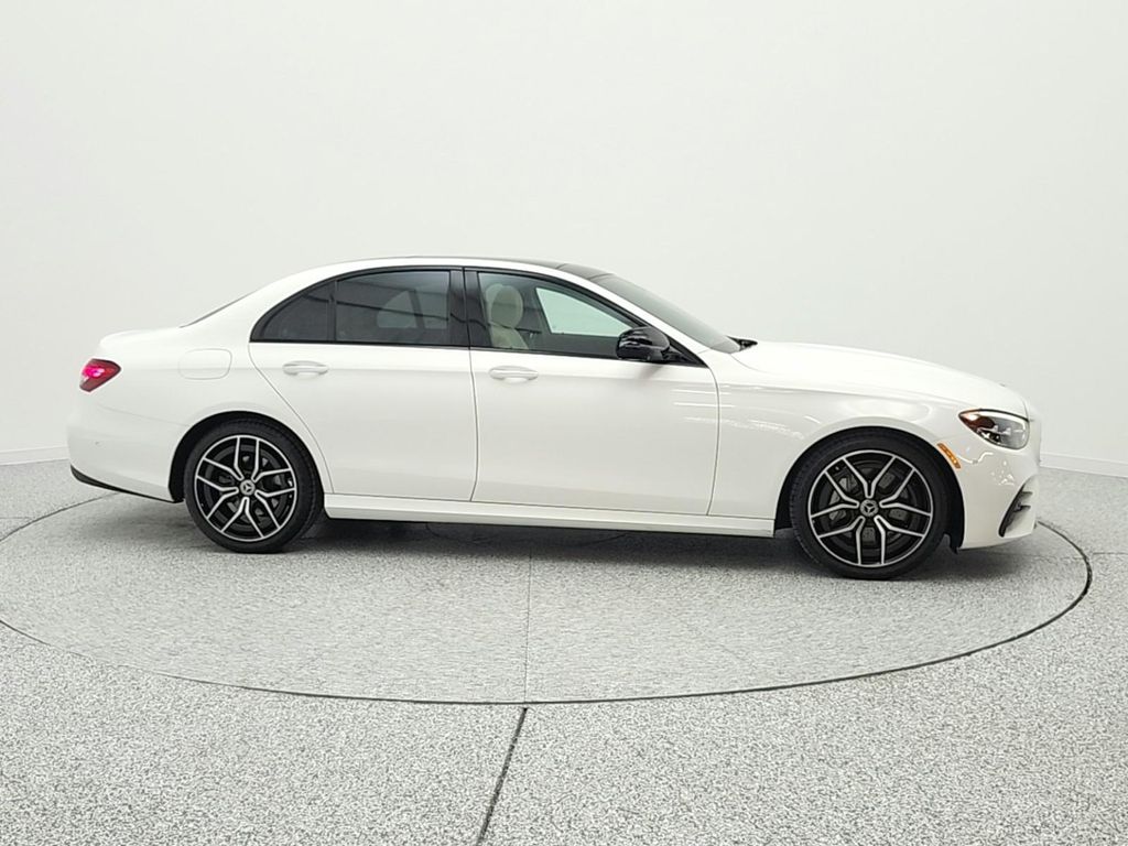 MERCEDES-BENZ E-CLASS - 4