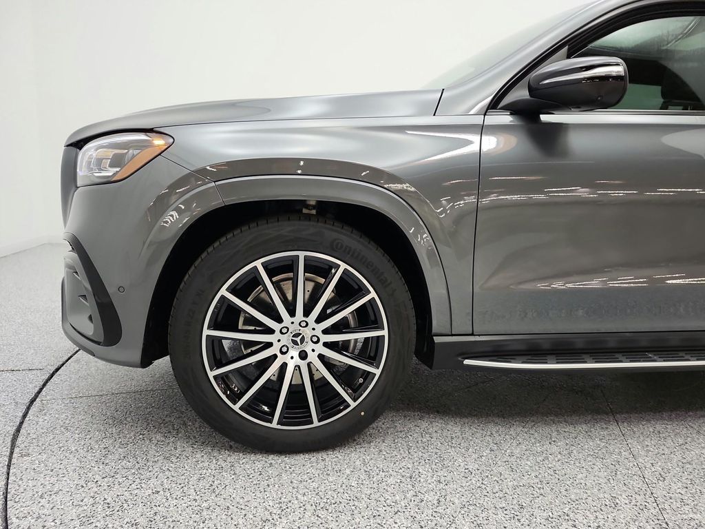 2026 Mercedes-BENZ GLS thumbnail 15