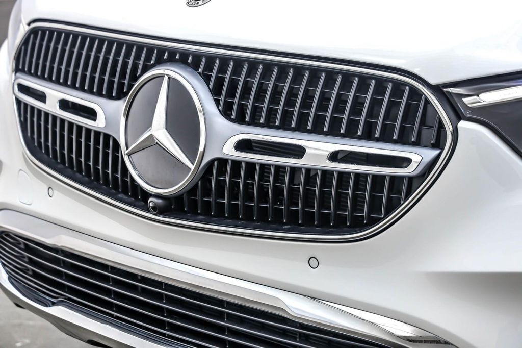 MERCEDES-BENZ GLC - 10