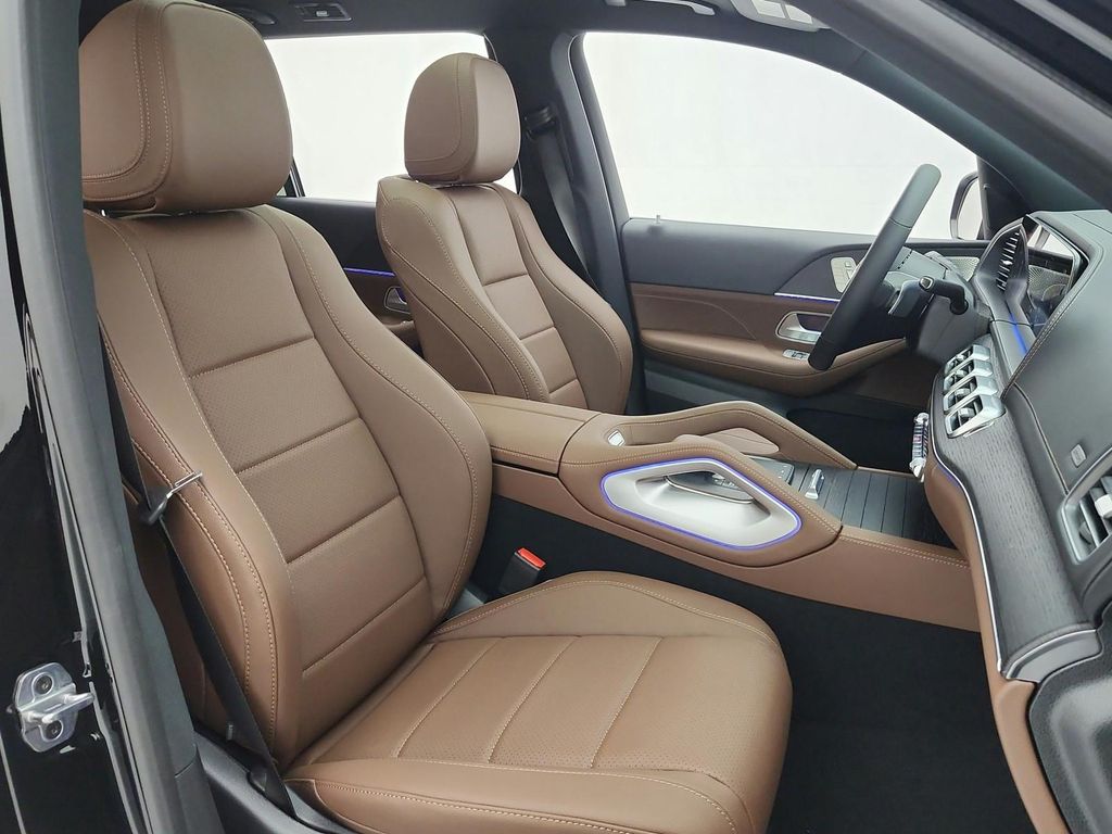 2026 Mercedes-BENZ GLS — миниатюра 14