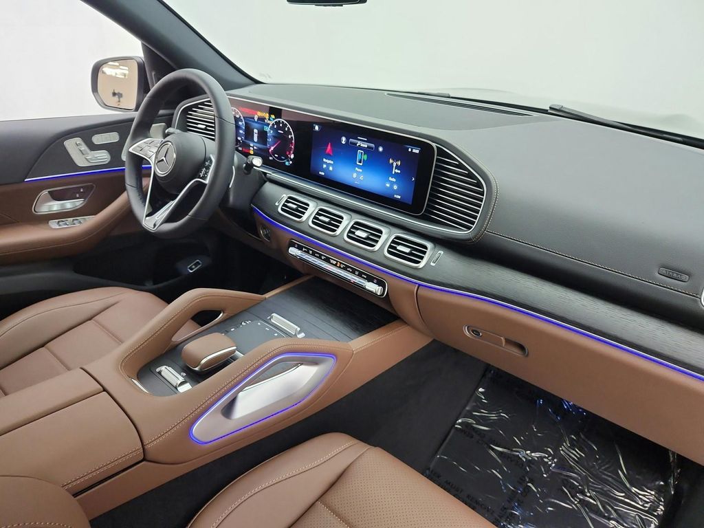 2026 Mercedes-BENZ GLS — миниатюра 15