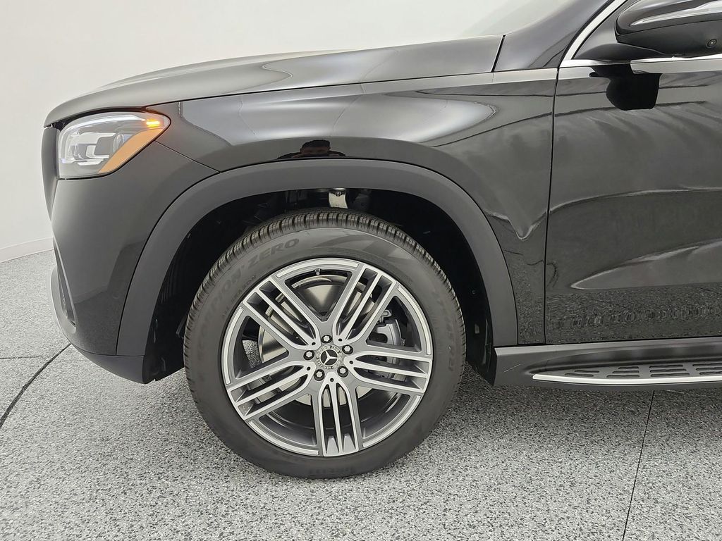 2026 Mercedes-BENZ GLS — миниатюра 13