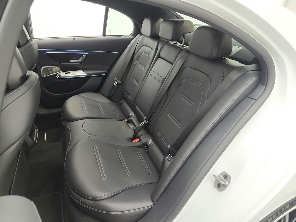 MERCEDES-BENZ E-CLASS - 10