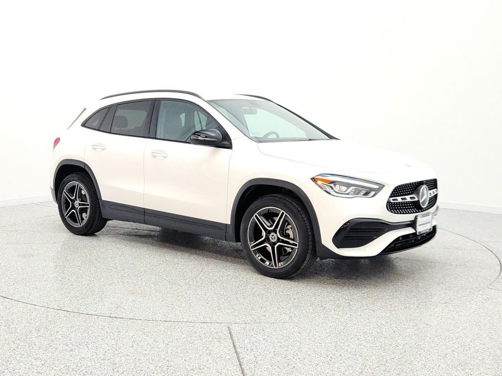 MERCEDES-BENZ GLA - 3