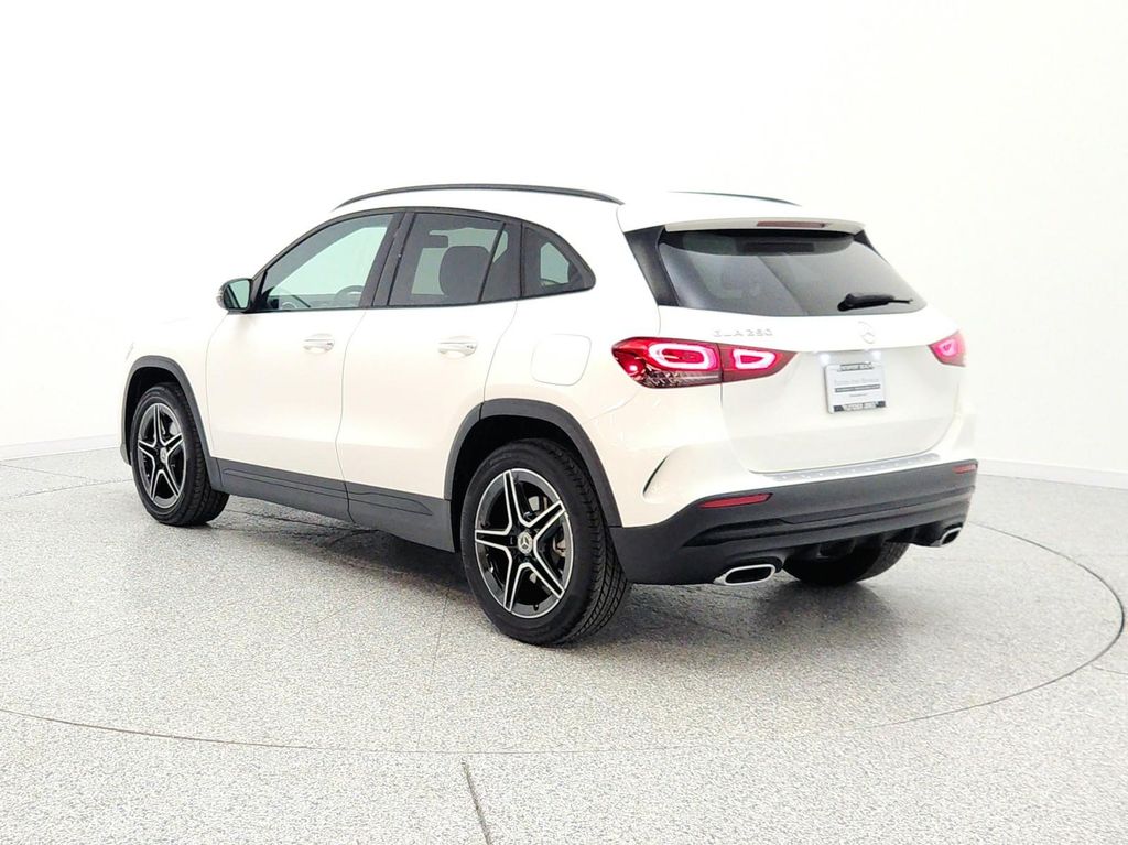 MERCEDES-BENZ GLA - 7