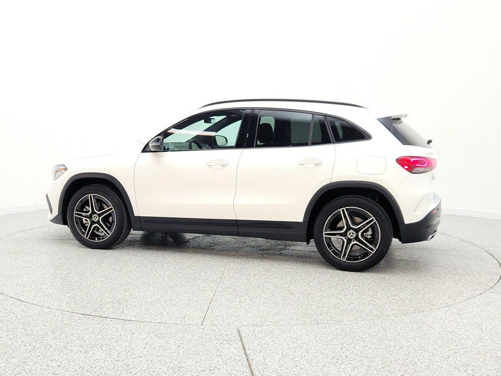 MERCEDES-BENZ GLA - 8