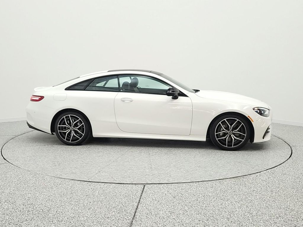 MERCEDES-BENZ E-CLASS - 4