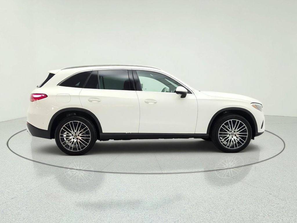 2026 Mercedes-BENZ GLC — фото 4