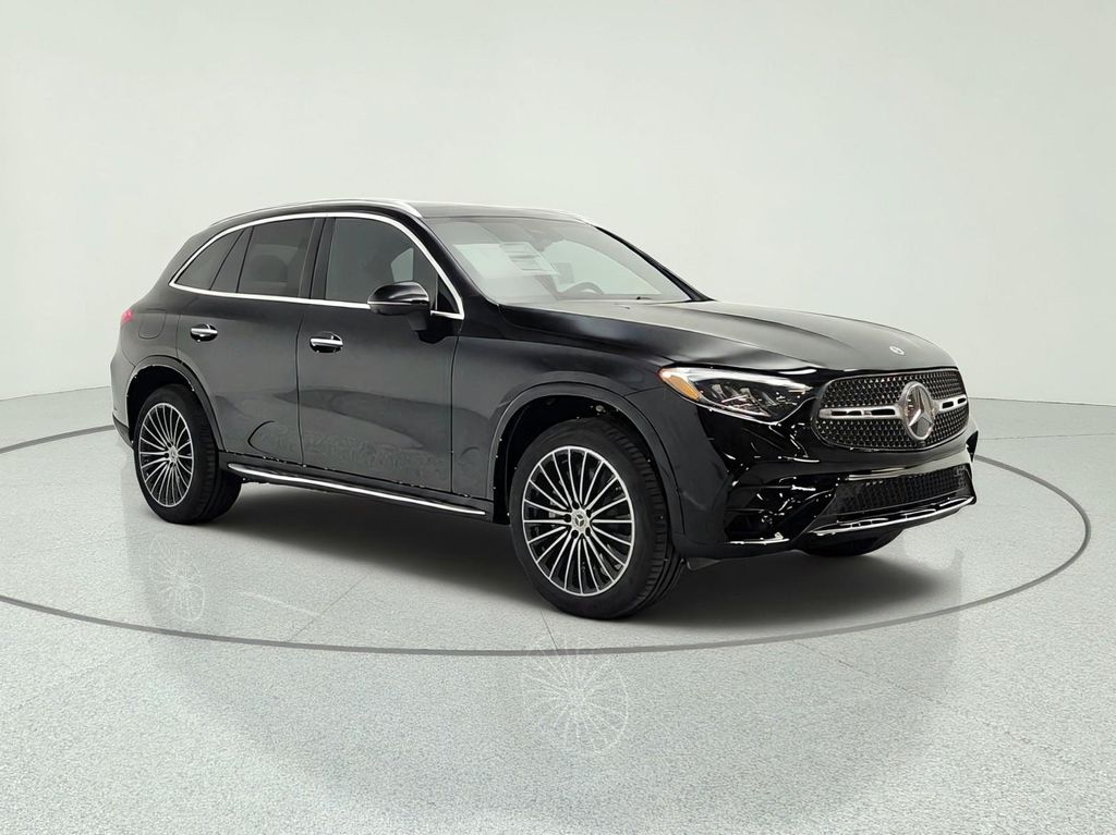 2026 Mercedes-BENZ GLC — фото 3