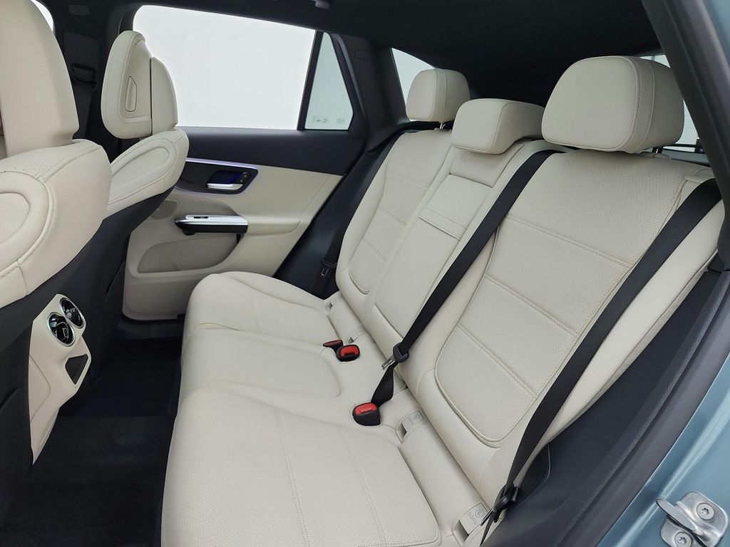 MERCEDES-BENZ GLC - 10