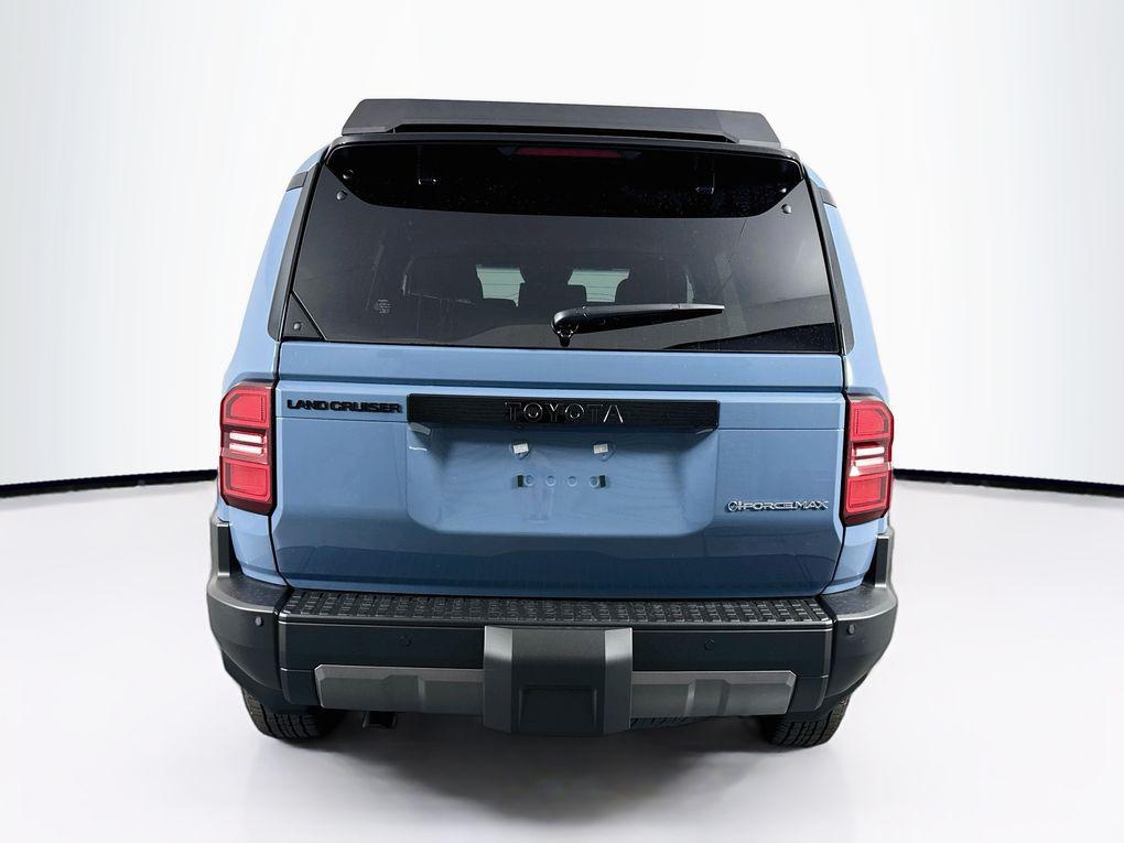 TOYOTA LAND CRUISER - 7