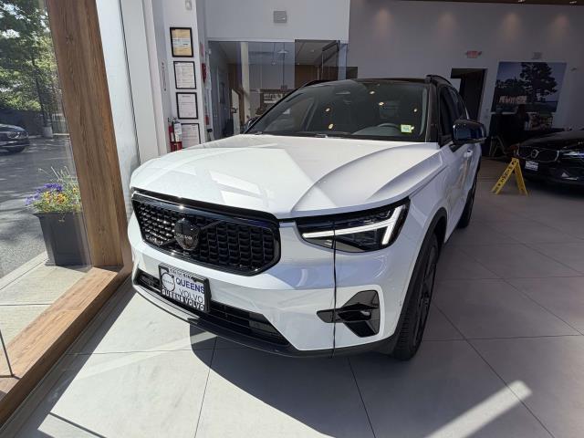 New 2026 Volvo XC40 B5 Ultra Black Edition