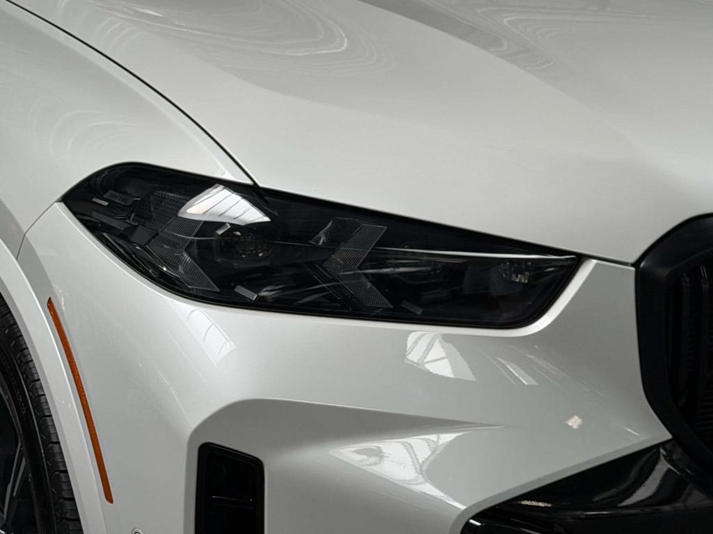 صورة 9 لـ 2024 BMW X5 M60I