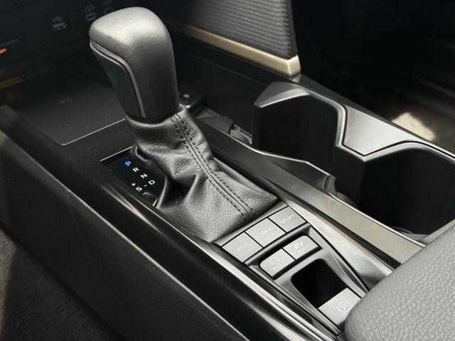 2025 Toyota CAMRY SE 缩略图 18
