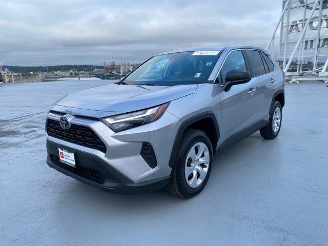 صورة 7 لـ 2025 Toyota RAV4 LE