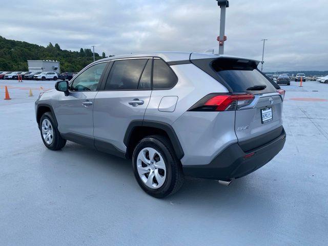 صورة 10 لـ 2025 Toyota RAV4 LE