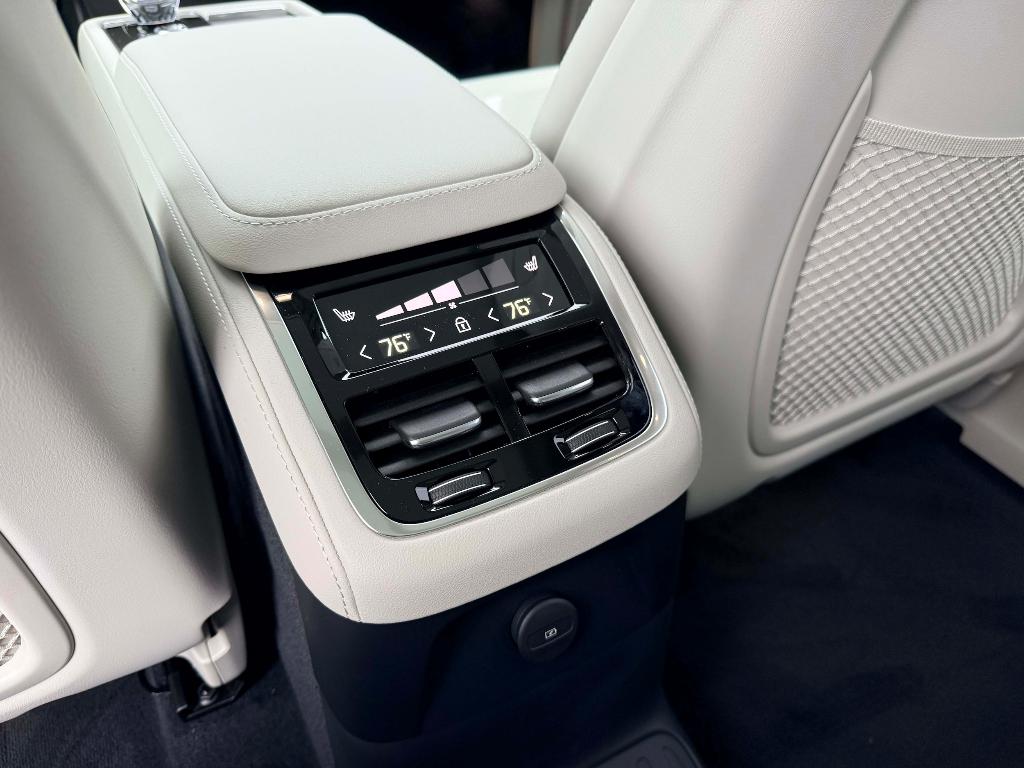 صورة مصغرة 17 لـ 2026 Volvo XC90 PLUG-IN HYBRID T8 ULTRA 7-SEATER