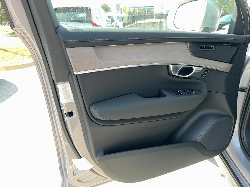 2026 Volvo XC90 PLUG-IN HYBRID T8 PLUS 7-SEATER photo 10