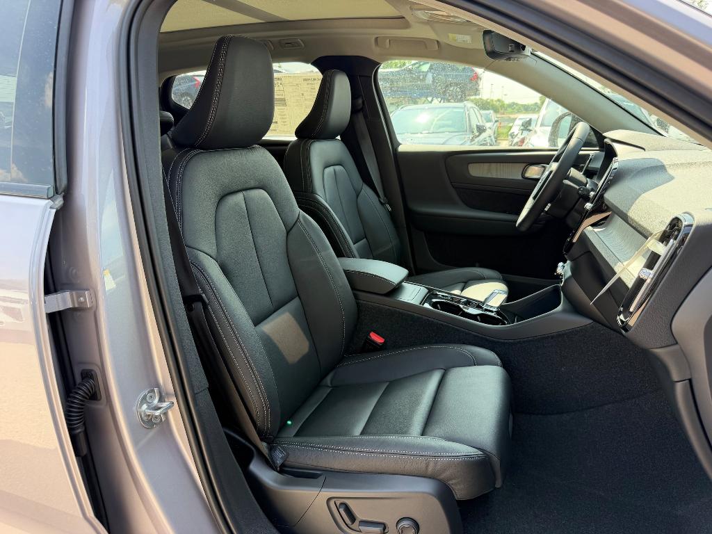 2026 Volvo XC40 B5 ULTRA — фото 8