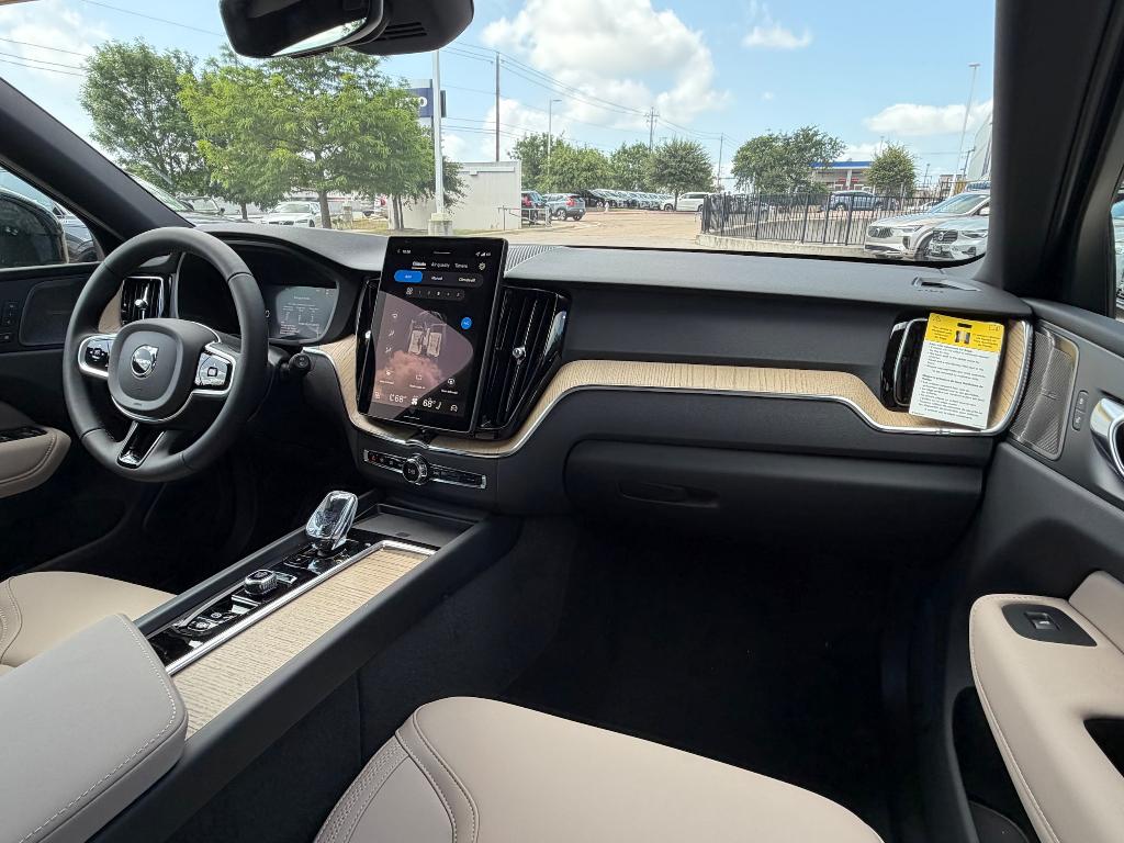 2026 Volvo XC60 B5 PLUS — фото 10
