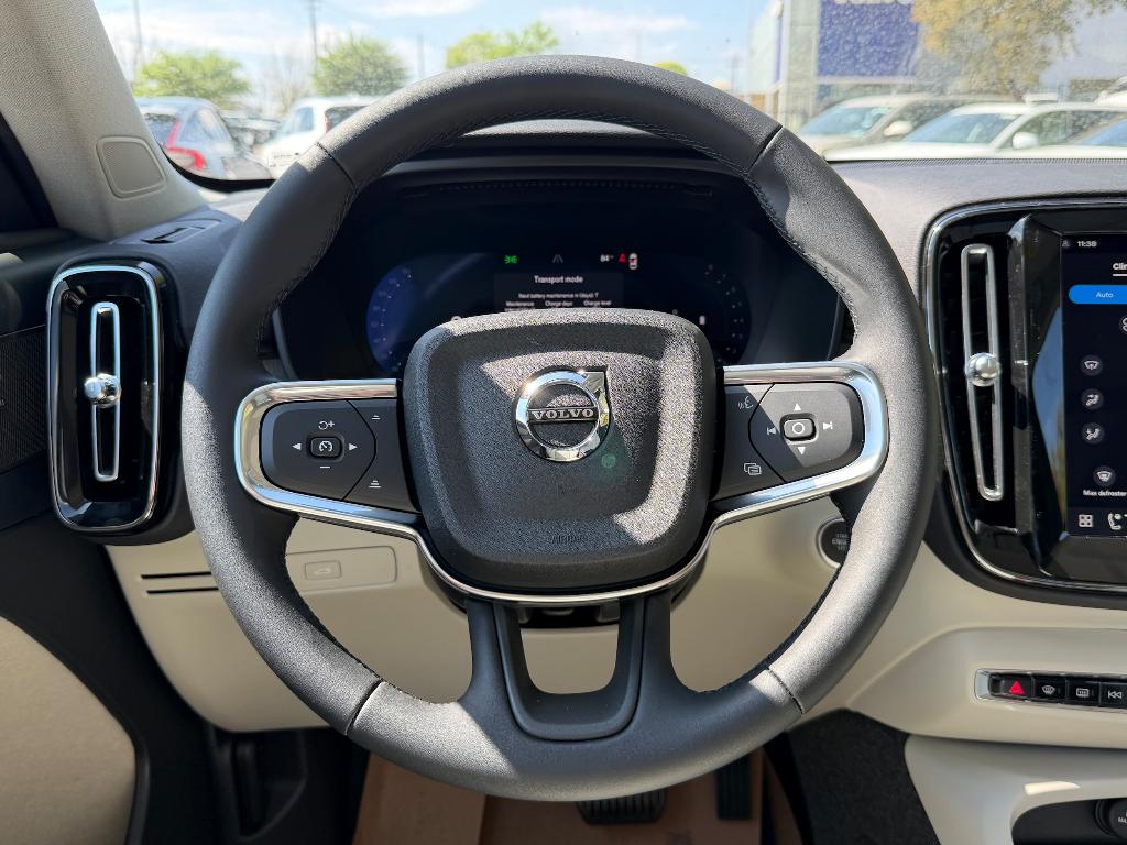 2026 Volvo XC40 B5 ULTRA photo 14