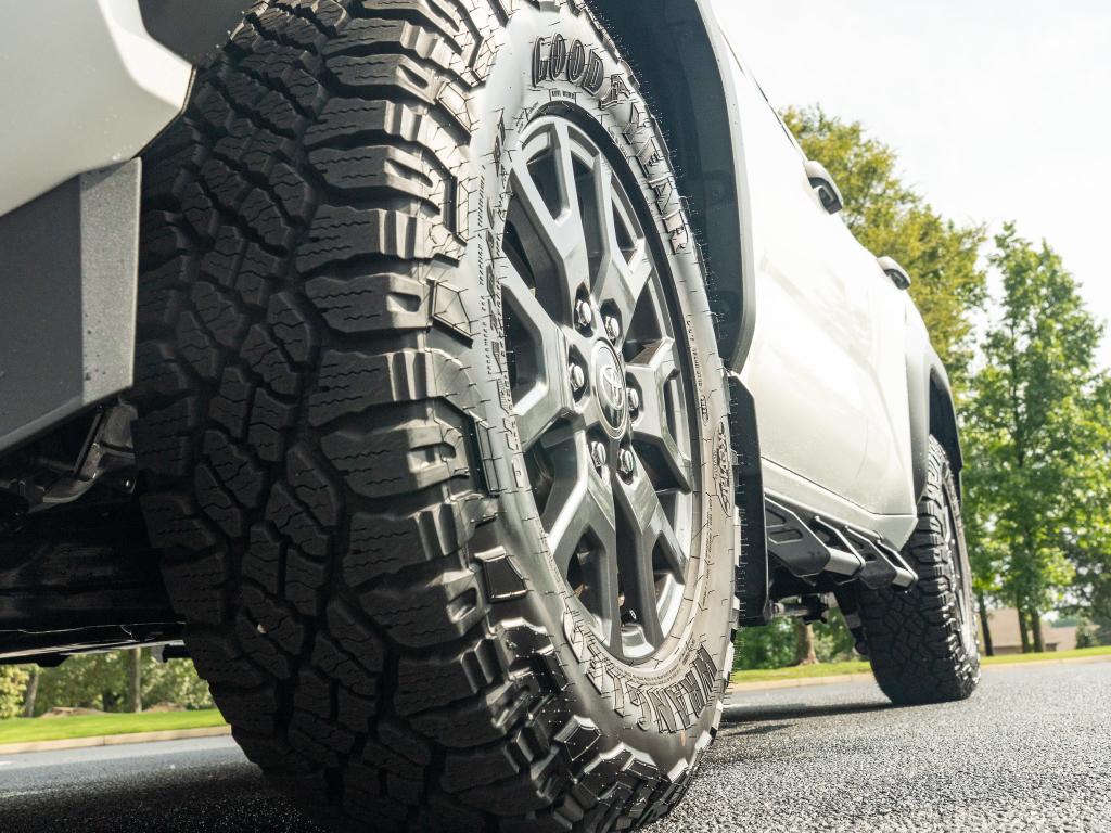 2026 Toyota 4RUNNER SR5 — фото 10