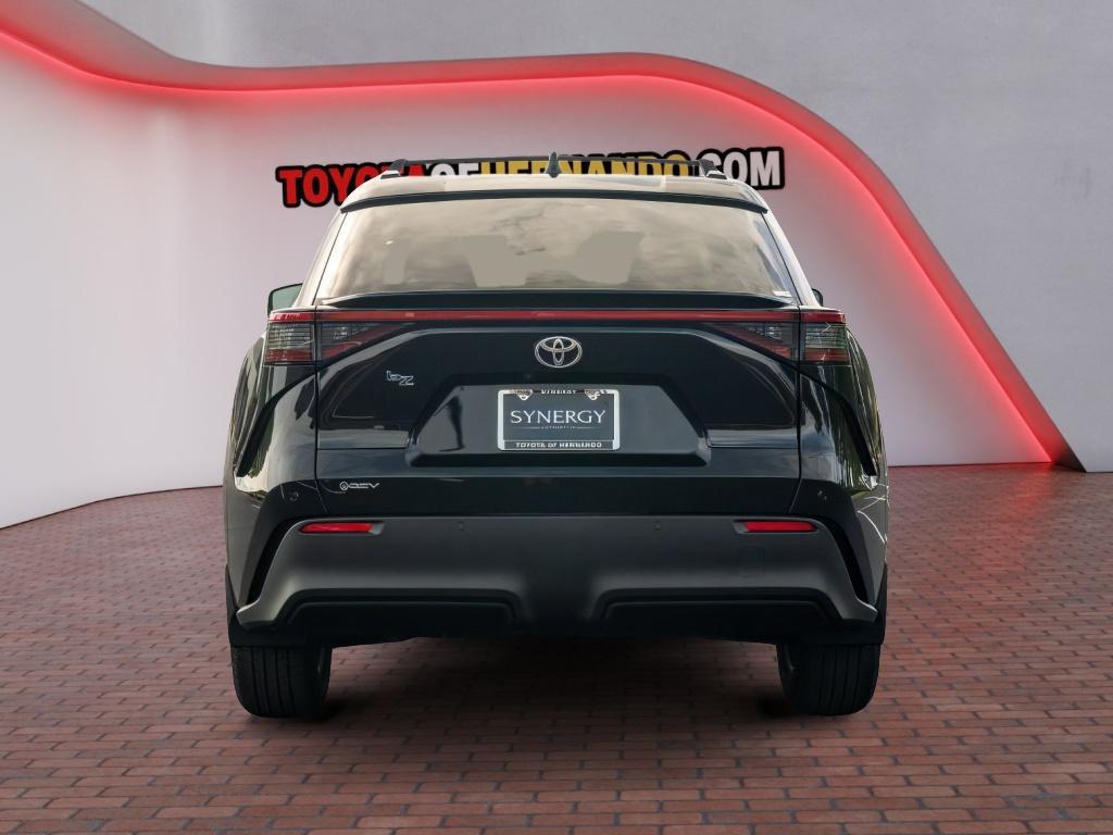 2026 Toyota BZ XLE PLUS — фото 7