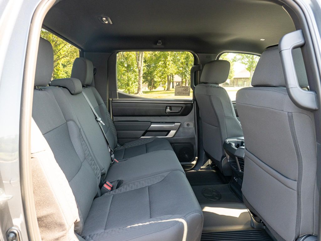 صورة مصغرة 16 لـ 2026 Toyota TUNDRA SR5