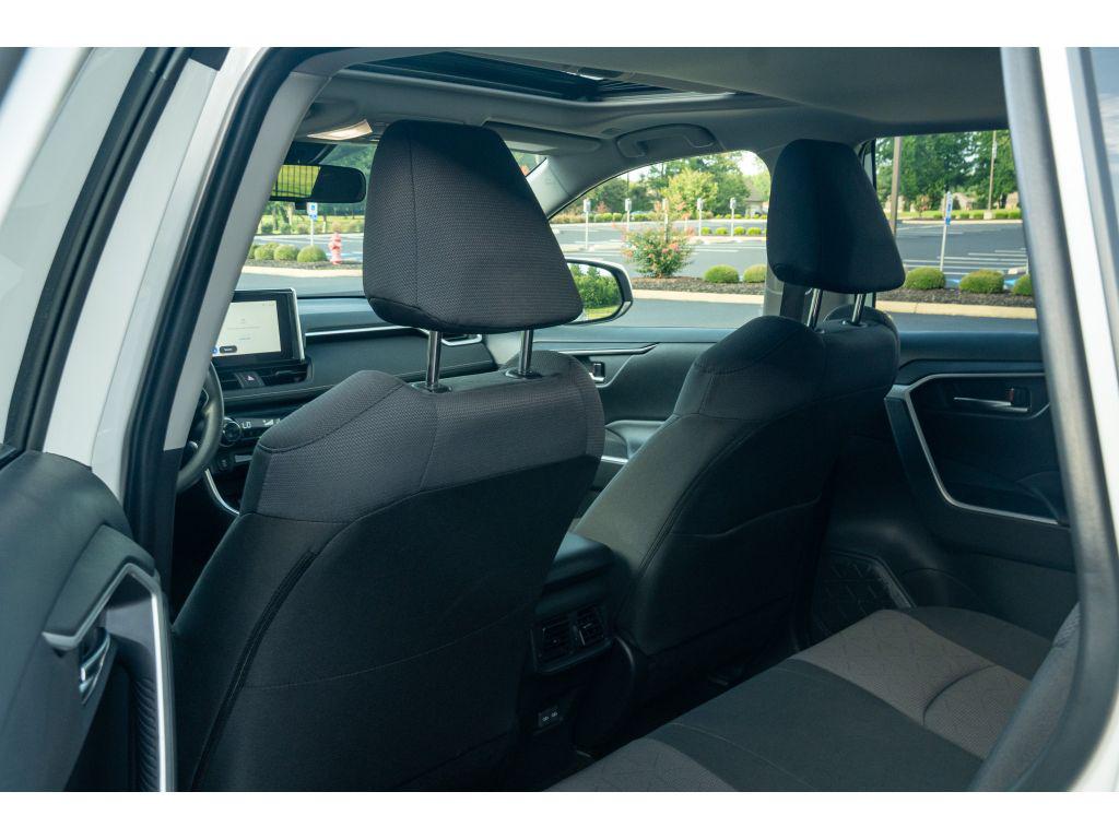صورة مصغرة 13 لـ 2025 Toyota RAV4 HYBRID XLE