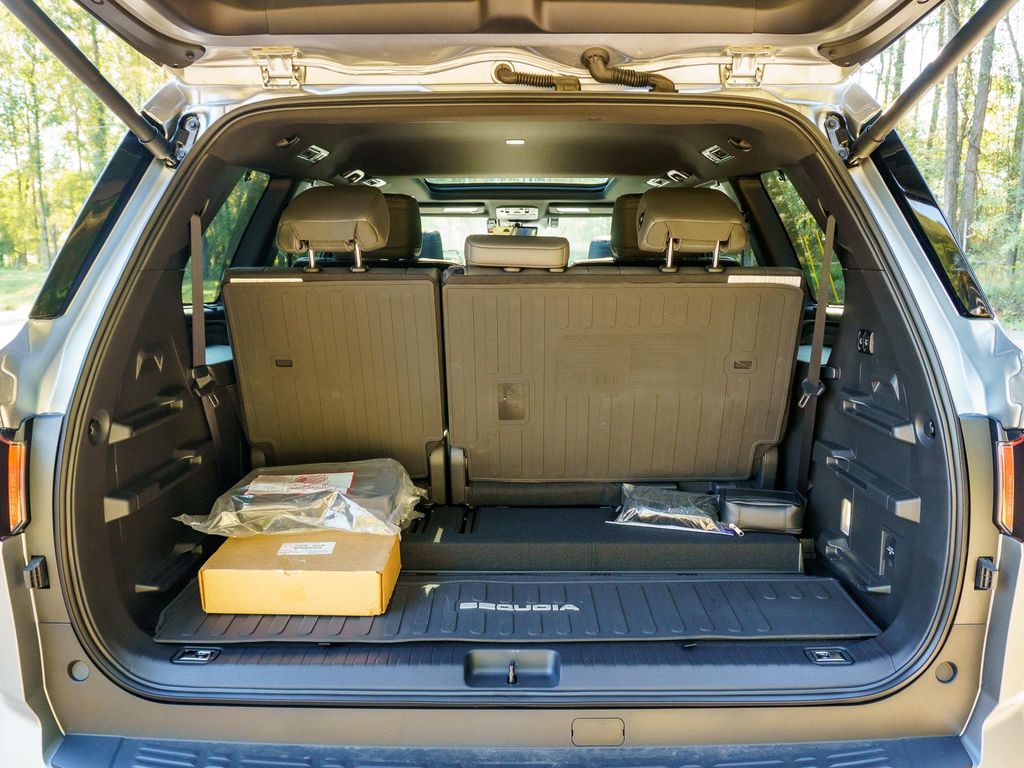 2026 Toyota SEQUOIA CAPSTONE — миниатюра 17