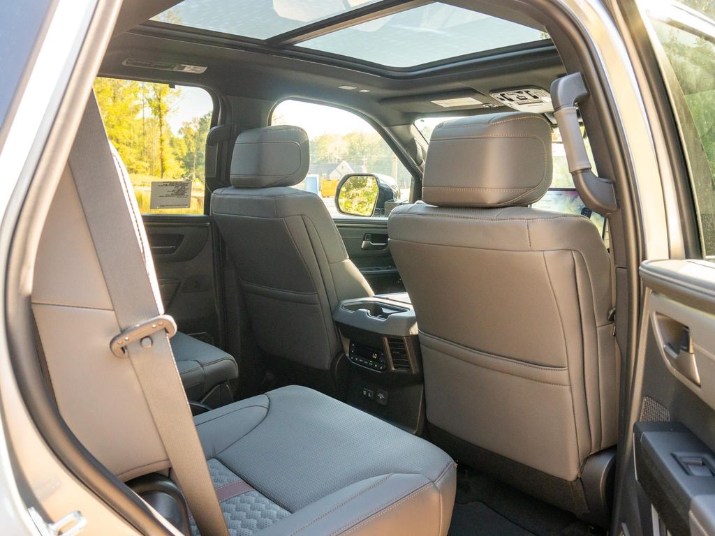 2026 Toyota SEQUOIA CAPSTONE — миниатюра 18