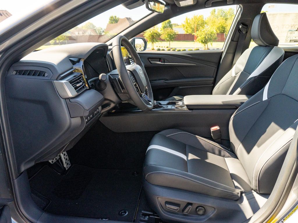 صورة مصغرة 12 لـ 2026 Toyota CAMRY SE