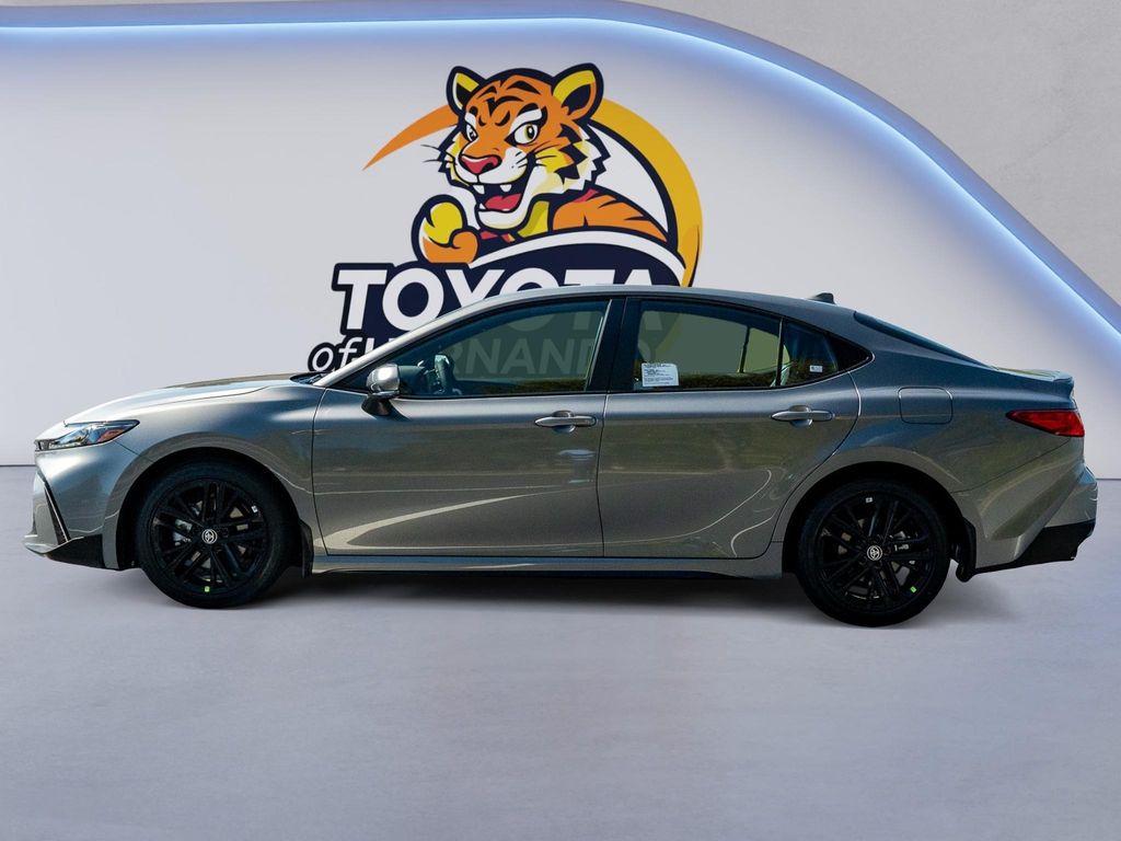 2026 Toyota CAMRY SE photo 8