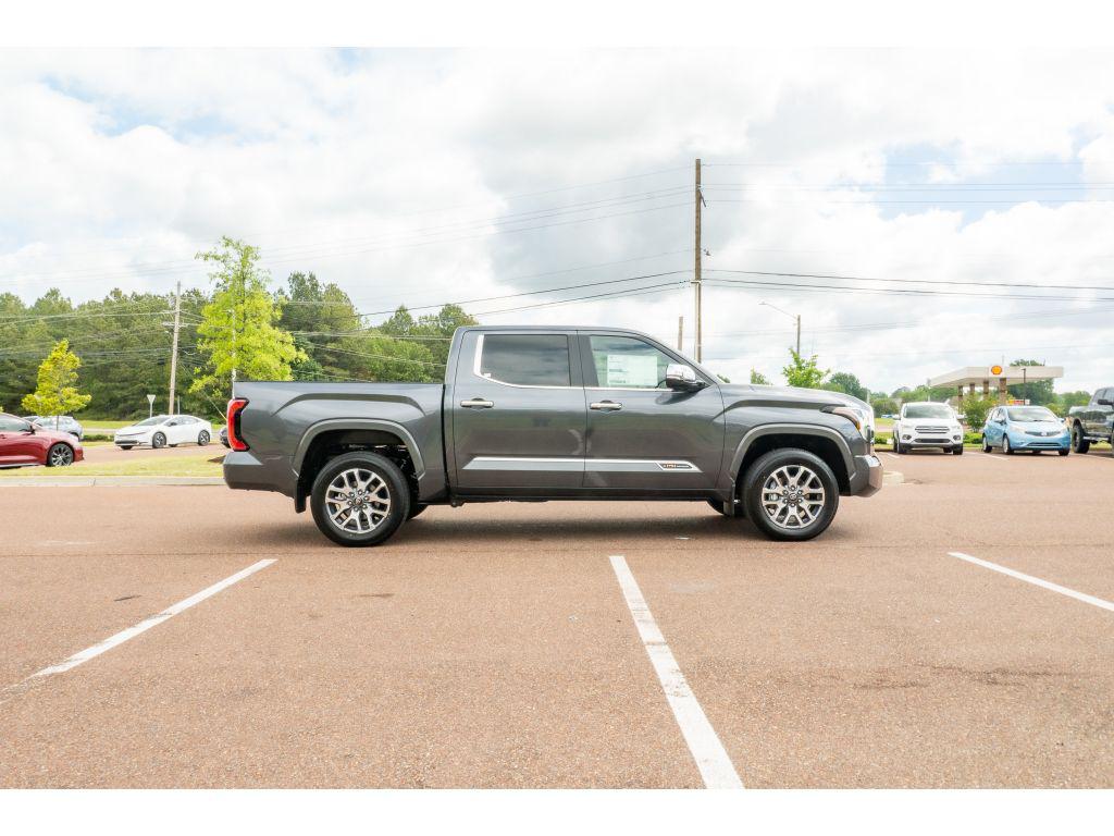 TOYOTA TUNDRA - 4